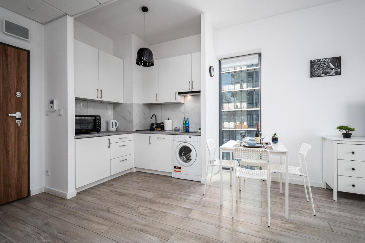 ワルシャワApartament Ks Wola Prymasa 407アパートメント エクステリア 写真