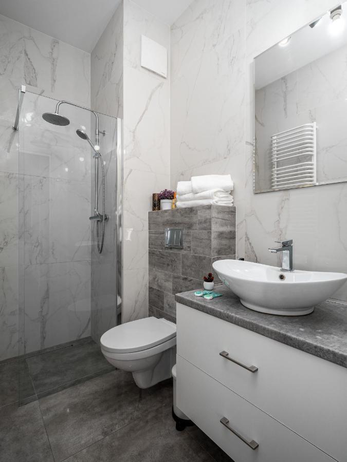 ワルシャワApartament Ks Wola Prymasa 407アパートメント エクステリア 写真